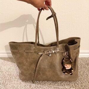 Margesherwood Large Grandma Used Bag 
Does not come with keychain